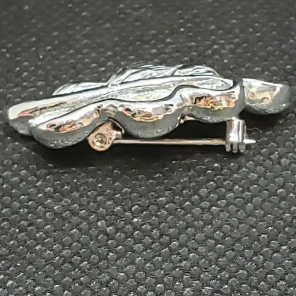 VINTAGE GERRY'S Silver-tone Leaf Pin Brooch Collectible Jewelry